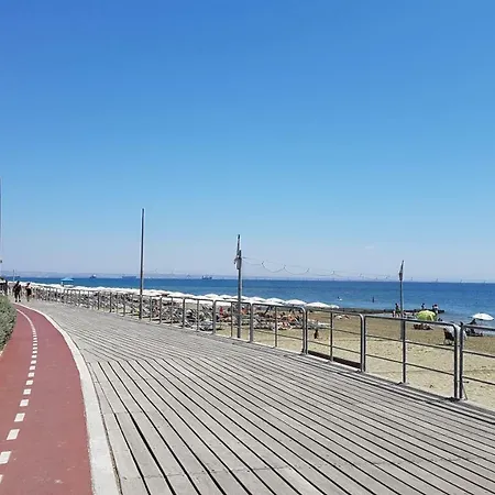 아파트 Zorbas Sea View No 4 라르나카